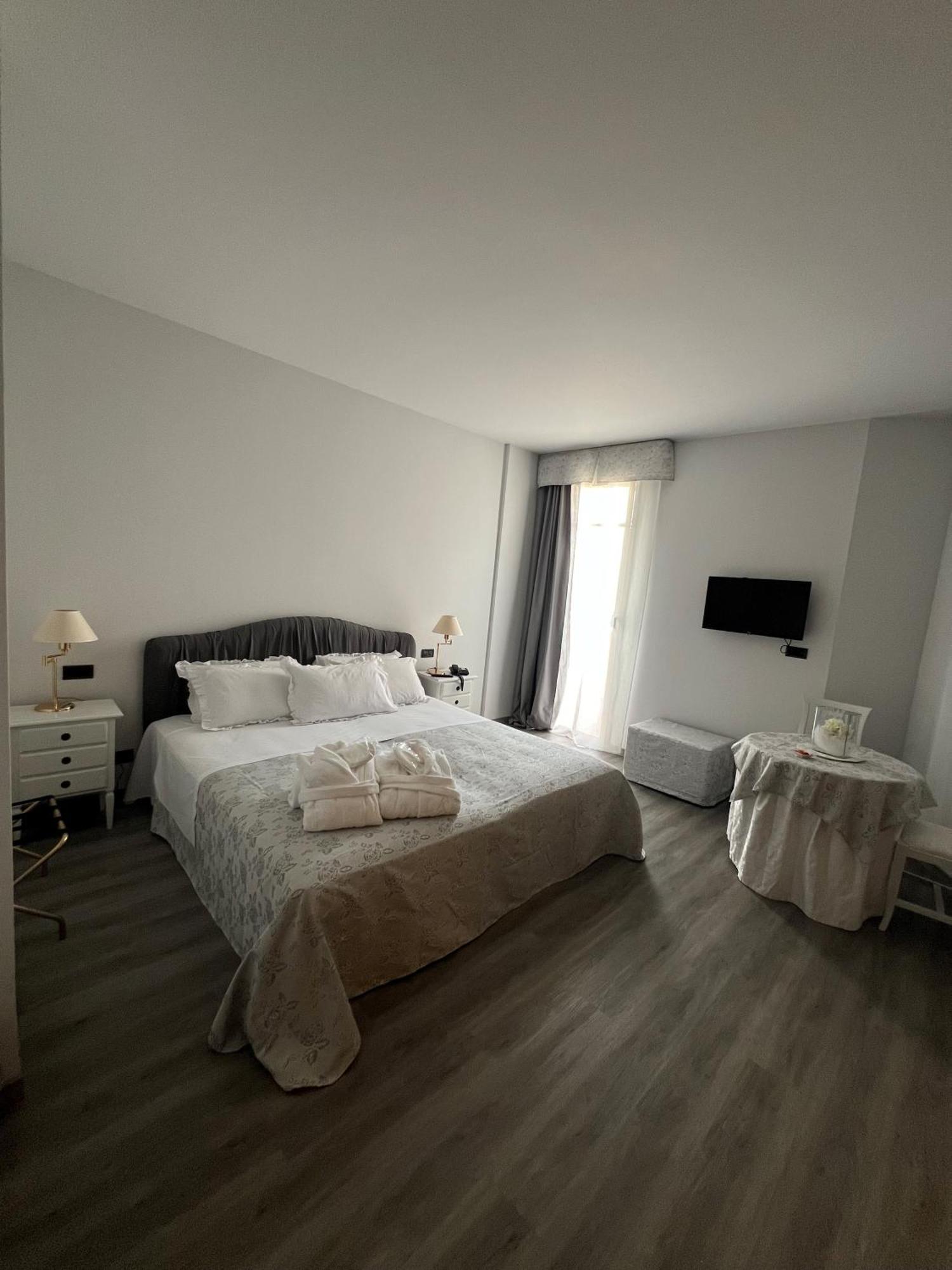 Green Hotel 세티모토리네세 외부 사진
